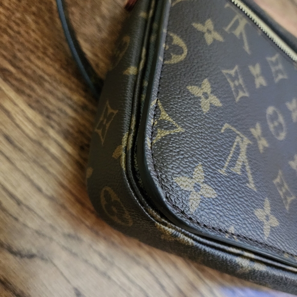 LOUIS VUITTON Monogram Canvas Pochette Metis Bag - Picture 11 of 16